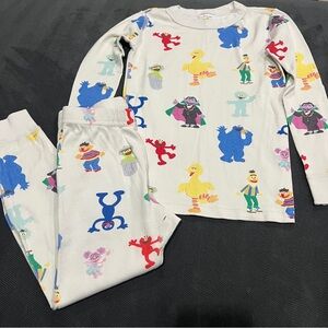 Hanna Andersson Sesame Street Character Print Pajama Set